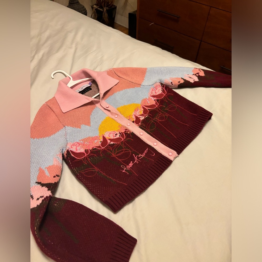 House of sing quality, thick whimsical sweater . Worn one time